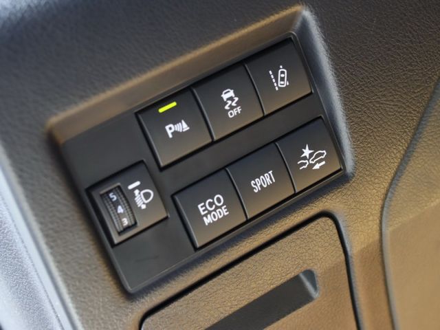 會長の店認證車☆YARIS 1.5 S版空力套件＋加裝下巴/免鑰啟動/一手里程數保證/巡跡防滑/車道偏移/自動煞停  第8張相片