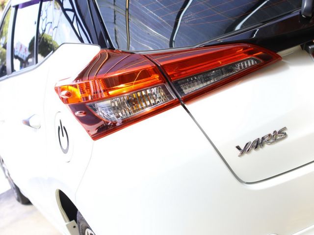 會長の店認證車☆YARIS 1.5 S版空力套件＋加裝下巴/免鑰啟動/一手里程數保證/巡跡防滑/車道偏移/自動煞停  第17張相片