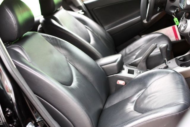 會長の店認證車☆極美小改款 RAV4 2.4/一手跑13萬公里.原廠保養記錄/電動座椅/恆溫空調/影音大螢幕  第4張相片
