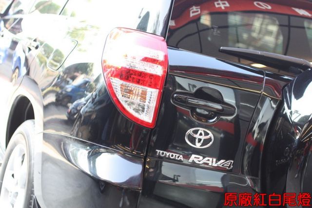會長の店認證車☆極美小改款 RAV4 2.4/一手跑13萬公里.原廠保養記錄/電動座椅/恆溫空調/影音大螢幕  第15張相片