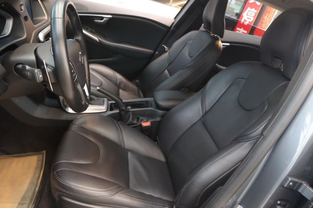 會長の店認證車☆小改款 V40 T3旗艦版.自用跑12萬公里.ACC跟車.車道偏移.盲點.雙前電動椅  第4張相片