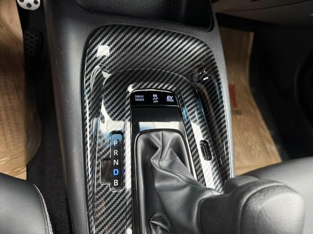 會長の店認證車☆五重送專案～1.8油電版～純一手自用保證只跑3萬，ACC全速域跟車+車道偏移，車道置中  第8張相片