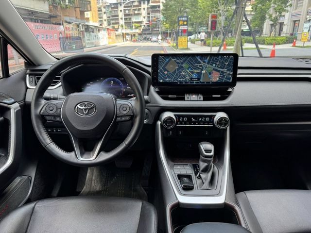 會長の店認證車/新車保固RAV4 2.0 旗艦版/保證一手跑3萬/ACC跟車/電動尾門/360度環景/盲點偵測/電動座椅  第3張相片