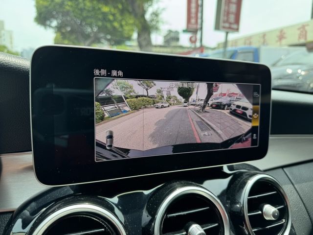 會長の店認證車☆總代理大改款C200 AMG 1.5油電/C43空力套件/一手只跑7萬/雙電記憶座椅/免鑰匙/LED頭燈  第11張相片