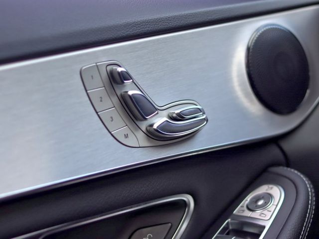 會長の店認證車☆總代理大改款C200 AMG 1.5油電/C43空力套件/一手只跑7萬/雙電記憶座椅/免鑰匙/LED頭燈  第12張相片
