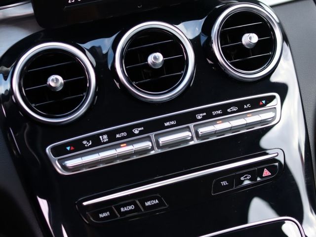 會長の店認證車☆總代理大改款C200 AMG 1.5油電/C43空力套件/一手只跑7萬/雙電記憶座椅/免鑰匙/LED頭燈  第14張相片