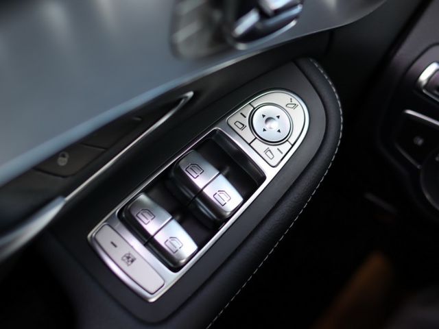 會長の店認證車☆總代理大改款C200 AMG 1.5油電/C43空力套件/一手只跑7萬/雙電記憶座椅/免鑰匙/LED頭燈  第16張相片