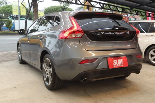 會長の店認證車☆小改款 V40 T3旗艦版.自用跑12萬公里.ACC跟車.車道偏移.盲點.雙前電動椅  第2張相片