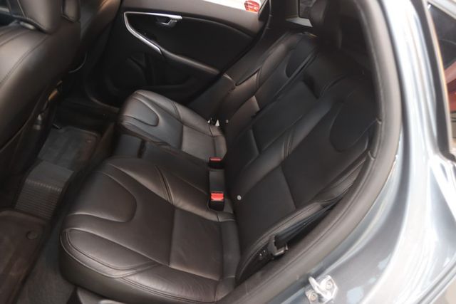 會長の店認證車☆小改款 V40 T3旗艦版.自用跑12萬公里.ACC跟車.車道偏移.盲點.雙前電動椅  第5張相片