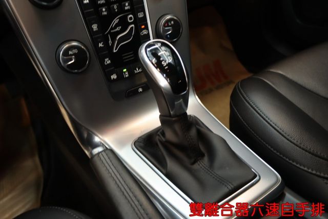 會長の店認證車☆小改款 V40 T3旗艦版.自用跑12萬公里.ACC跟車.車道偏移.盲點.雙前電動椅  第15張相片