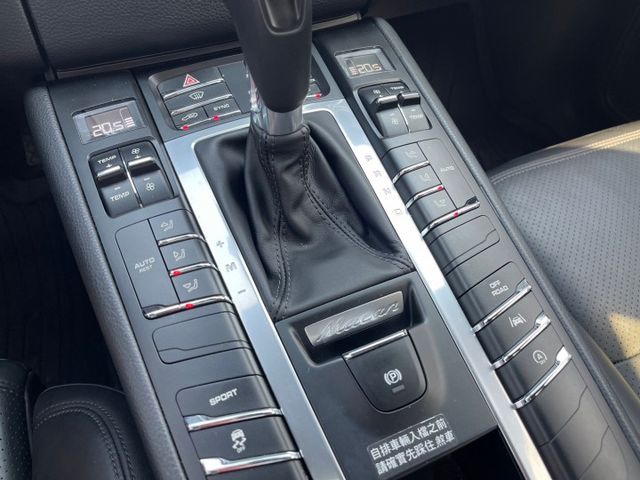 MACAN S 里程保證/四驅運動休旅車/18向電動椅/四車門摸門/越野模式/車道維持輔助  第13張相片