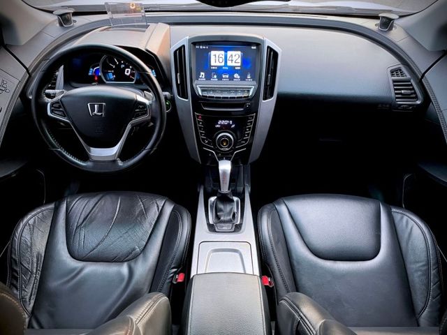 U6旗艦版 電動天窗/KEYLESS/定速巡航/電尾門/360環景/抬頭顯示器/巡跡防滑  第8張相片