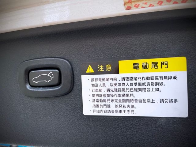 U6旗艦版 電動天窗/KEYLESS/定速巡航/電尾門/360環景/抬頭顯示器/巡跡防滑  第19張相片