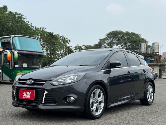 Focus運動型 電動天窗/分區恆溫空調/衛星導航/定速巡航/電動摺疊後視鏡/抬頭顯示器/倒車顯影  第1張相片