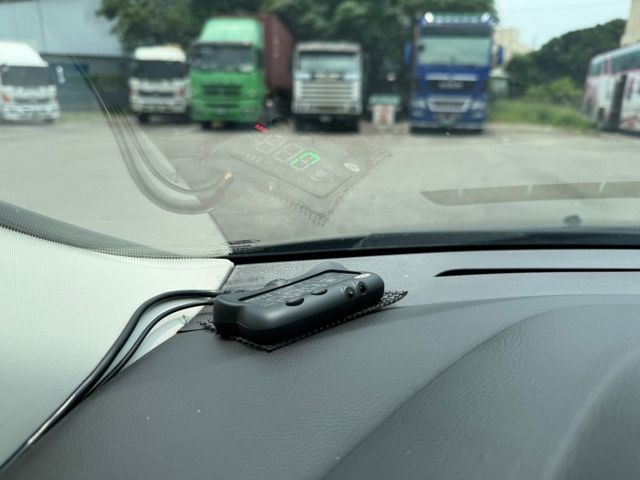 Focus運動型 電動天窗/分區恆溫空調/衛星導航/定速巡航/電動摺疊後視鏡/抬頭顯示器/倒車顯影  第15張相片