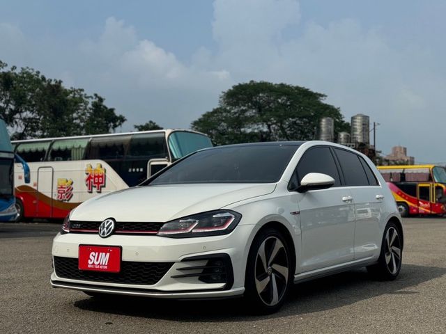 Golf GTI 分區恆溫空調/電動天窗/後座出風口/換檔撥片/定速/循跡防滑/Carplay/倒車顯影/麂皮座椅  第1張相片