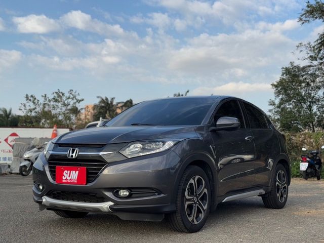 HR-V S版 換檔撥片/摸門/導航/倒車顯影/定速/電折後視鏡/循跡防滑/抬頭顯示器  第1張相片