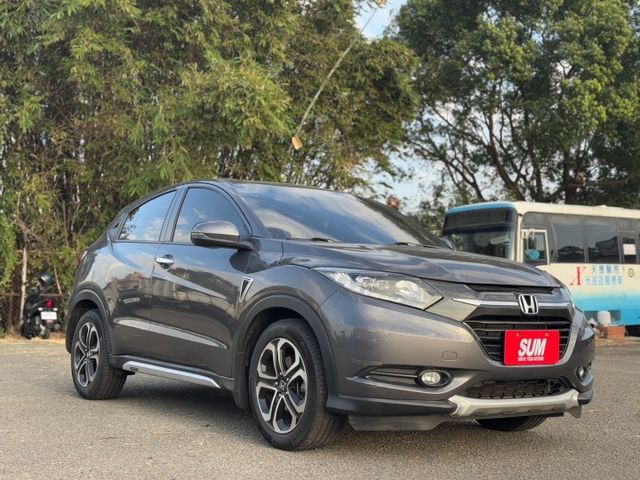 HR-V S版 換檔撥片/摸門/導航/倒車顯影/定速/電折後視鏡/循跡防滑/抬頭顯示器  第3張相片