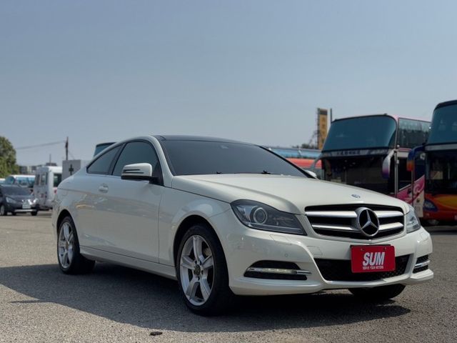 C250 Coupe 全景天窗/定速/倒車顯影/分區恆溫空調/雙前座記憶椅/後座出風口  第3張相片