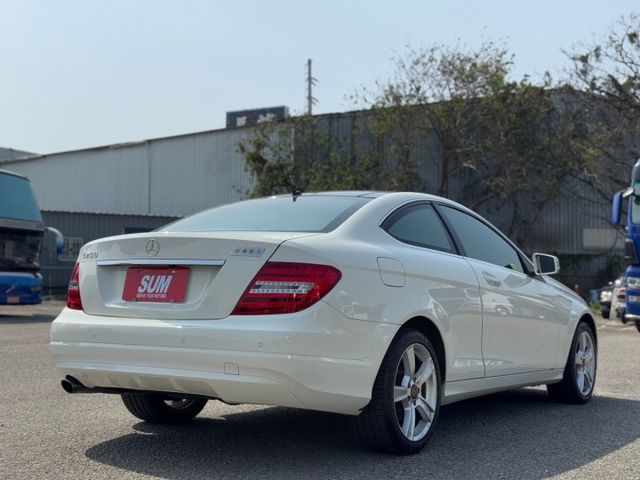 C250 Coupe 全景天窗/定速/倒車顯影/分區恆溫空調/雙前座記憶椅/後座出風口  第4張相片