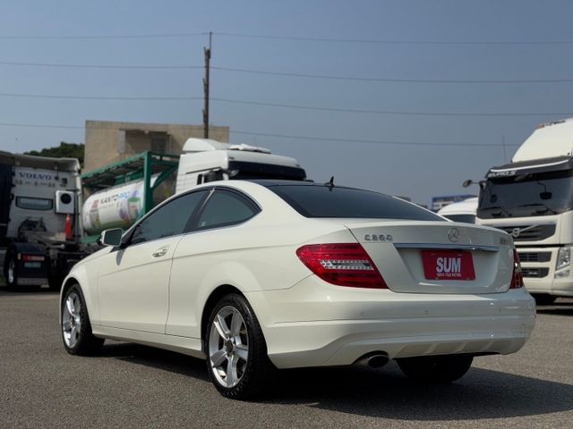 C250 Coupe 全景天窗/定速/倒車顯影/分區恆溫空調/雙前座記憶椅/後座出風口  第6張相片