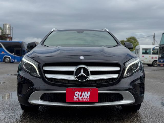 GLA200 換檔撥片/定速/倒車顯影/駕駛座記憶椅/電尾門  第2張相片