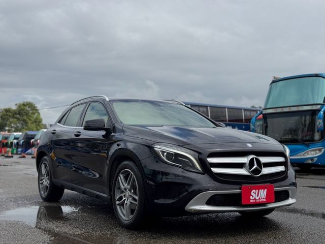 GLA200 換檔撥片/定速/倒車顯影/駕駛座記憶椅/電尾門  第3張相片