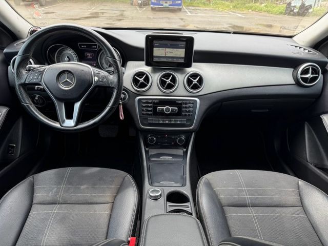GLA200 換檔撥片/定速/倒車顯影/駕駛座記憶椅/電尾門  第7張相片