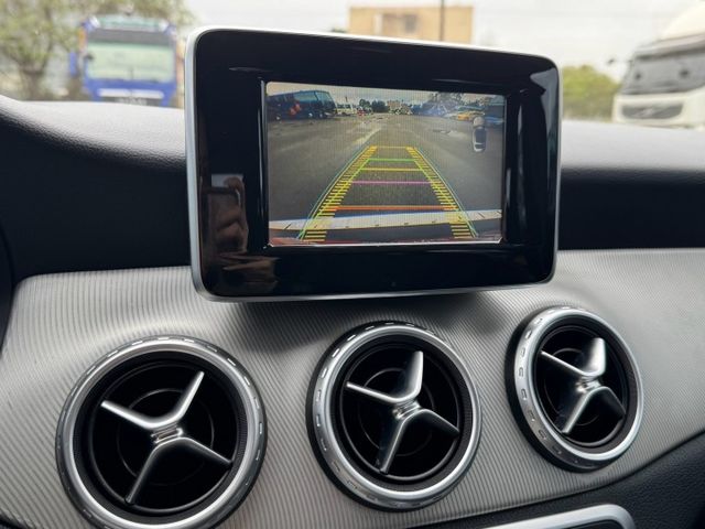GLA200 換檔撥片/定速/倒車顯影/駕駛座記憶椅/電尾門  第10張相片