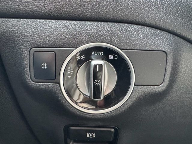 GLA200 換檔撥片/定速/倒車顯影/駕駛座記憶椅/電尾門  第13張相片