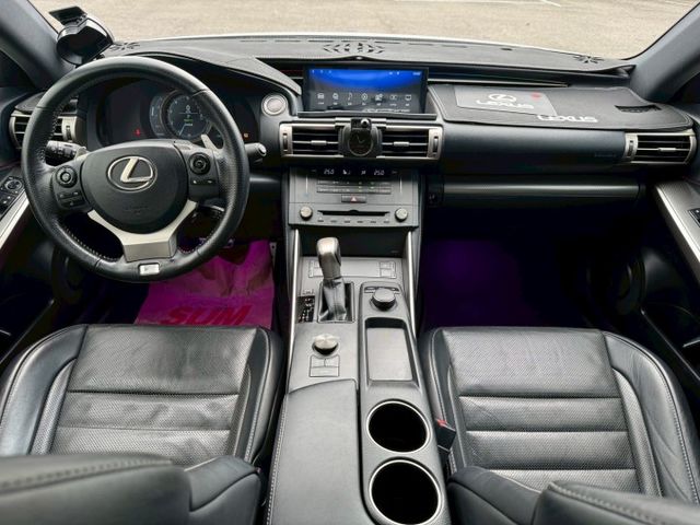 IS200t 摸門/定速/Car Play/倒車顯影/導航/分區恆溫空調/通風電熱椅/循跡防滑/駕駛座記憶椅/電折後視鏡  第8張相片