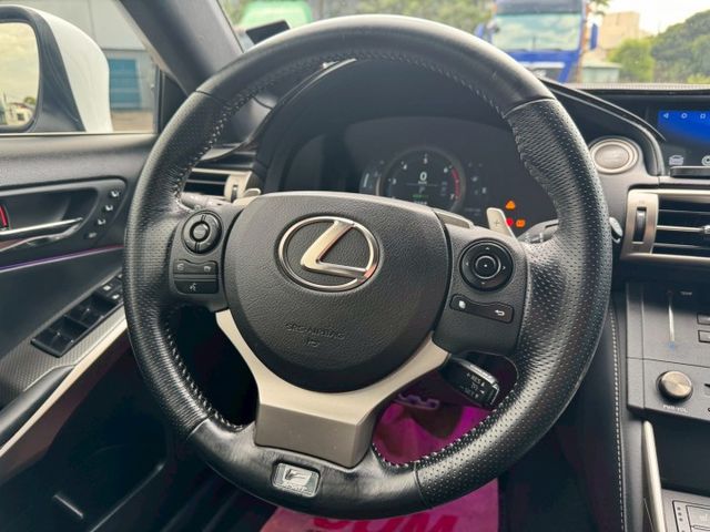 IS200t 摸門/定速/Car Play/倒車顯影/導航/分區恆溫空調/通風電熱椅/循跡防滑/駕駛座記憶椅/電折後視鏡  第9張相片