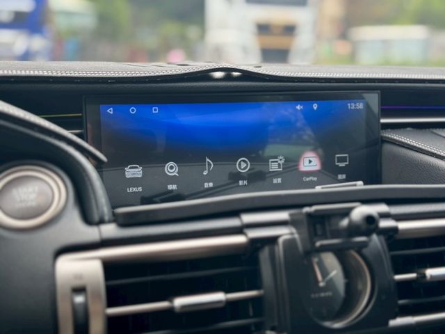 IS200t 摸門/定速/Car Play/倒車顯影/導航/分區恆溫空調/通風電熱椅/循跡防滑/駕駛座記憶椅/電折後視鏡  第10張相片
