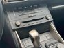 IS200t 摸門/定速/Car Play/倒車顯影/導航/分區恆溫空調/通風電熱椅/循跡防滑/駕駛座記憶椅/電折後視鏡  第12張縮圖