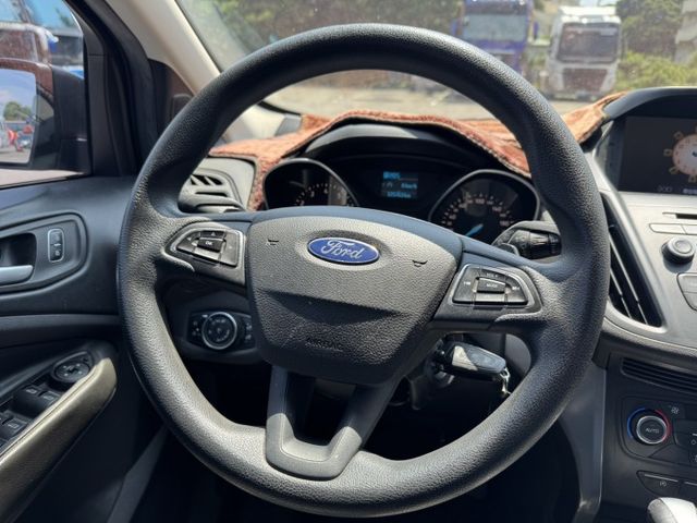 KUGA雅緻型 換檔撥片/衛星導航/倒車顯影/分區恆溫空調/後座出風口/電折後視鏡/織布座椅  第8張相片