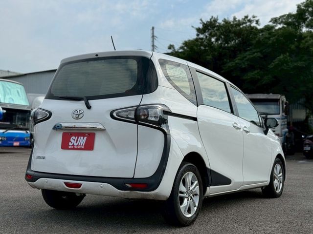 Sienta七人座 IKEY/雙電滑門/定速/後座出風口/電折後視鏡/車偏警示/自動煞停系統/方向盤快控鍵  第4張相片