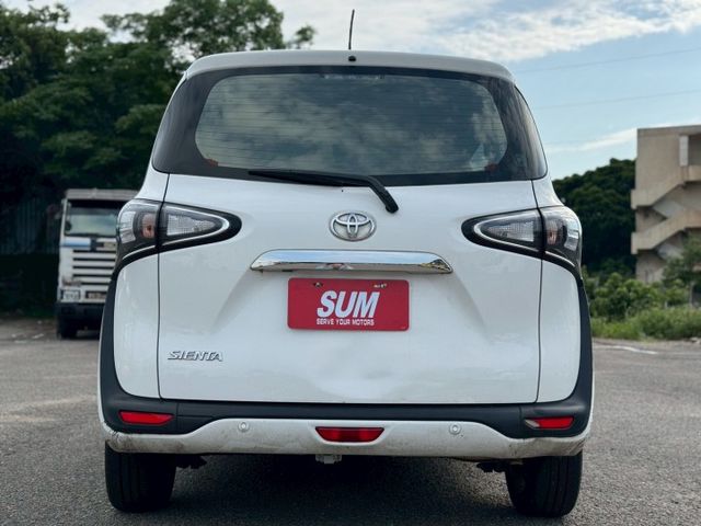 Sienta七人座 IKEY/雙電滑門/定速/後座出風口/電折後視鏡/車偏警示/自動煞停系統/方向盤快控鍵  第5張相片