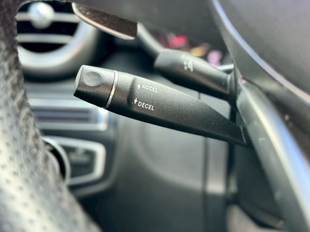 C300 全景天窗/盲點/LED雙魚眼頭燈/AMG套件/定速/雙前座電熱椅/氣氛燈/高音旋轉柏林/倒車顯影  第9張相片