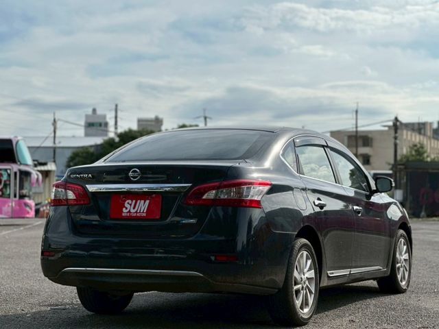 Sentra 摸門/IKEY/定速/安卓機/倒車顯影/導航/分區恆溫空調/抬頭顯示器/電折後視鏡  第4張相片