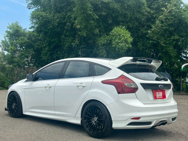 Focus 5D 電動天窗/定速/方向盤快控鍵/導航/倒車顯影/分區恆溫空調  第6張相片
