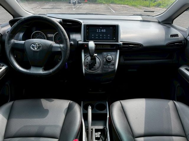 WISH 中控螢幕/倒車顯影/恆溫空調/電折後視鏡/抬頭顯示器/皮椅/後座出風口  第7張相片