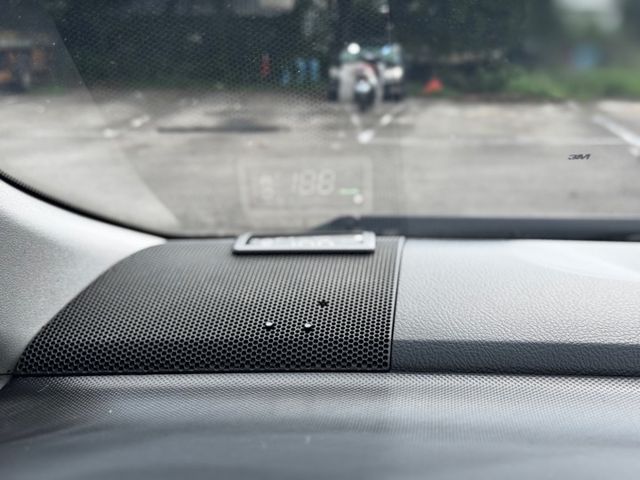 WISH 中控螢幕/倒車顯影/恆溫空調/電折後視鏡/抬頭顯示器/皮椅/後座出風口  第11張相片