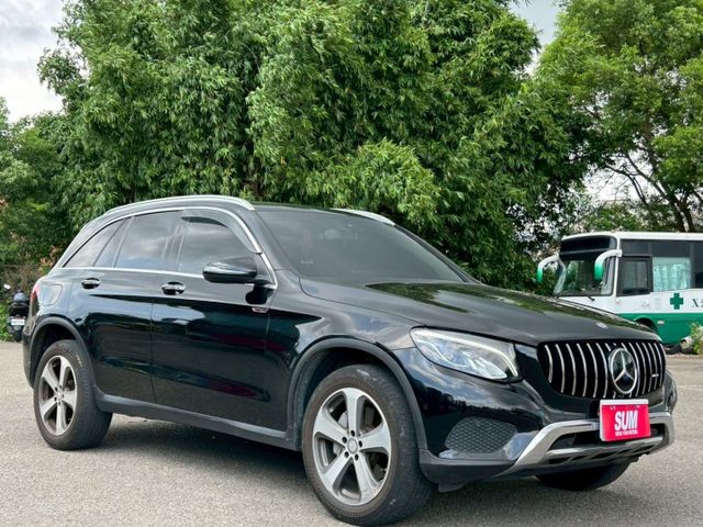 GLC300 ACC跟車/盲點偵測/摸門/全景天窗/抬頭顯示器/電熱椅/記憶椅/電動尾門  第3張相片
