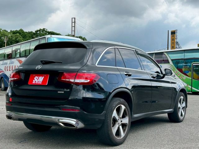 GLC300 ACC跟車/盲點偵測/摸門/全景天窗/抬頭顯示器/電熱椅/記憶椅/電動尾門  第4張相片