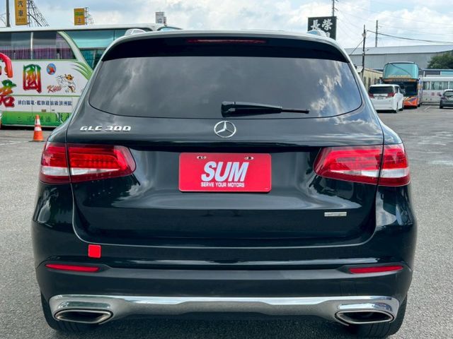 GLC300 ACC跟車/盲點偵測/摸門/全景天窗/抬頭顯示器/電熱椅/記憶椅/電動尾門  第5張相片