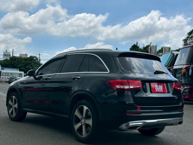 GLC300 ACC跟車/盲點偵測/摸門/全景天窗/抬頭顯示器/電熱椅/記憶椅/電動尾門  第6張相片