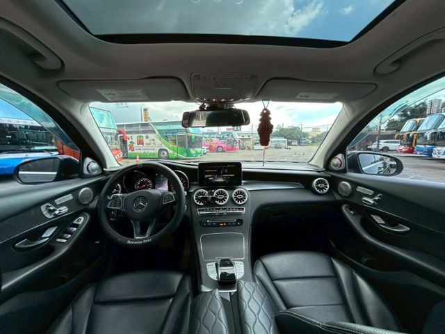 GLC300 ACC跟車/盲點偵測/摸門/全景天窗/抬頭顯示器/電熱椅/記憶椅/電動尾門  第9張相片