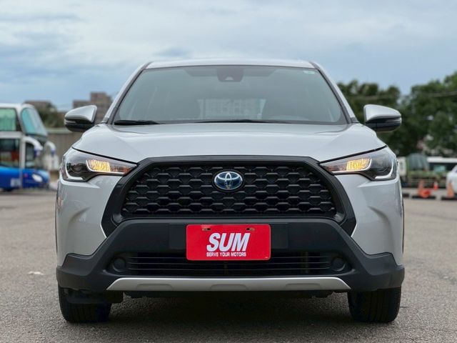 Corolla Cross油電 摸門/ACC跟車/車偏警示/恆溫空調/倒車顯影/循跡防滑/電折後視鏡/後座出風口  第2張相片