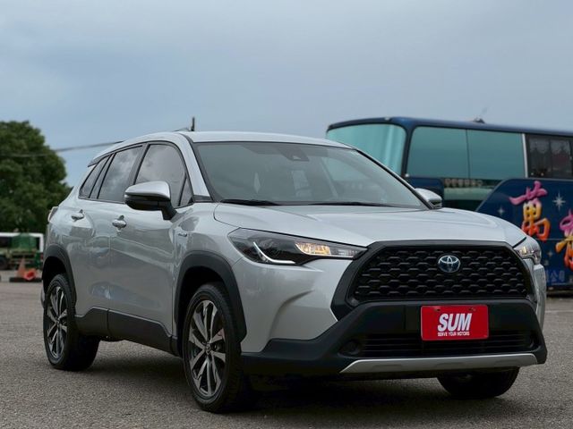 Corolla Cross油電 摸門/ACC跟車/車偏警示/恆溫空調/倒車顯影/循跡防滑/電折後視鏡/後座出風口  第3張相片