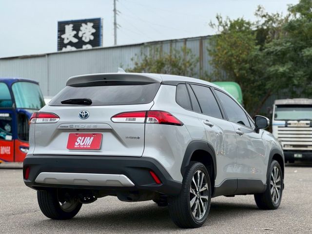 Corolla Cross油電 摸門/ACC跟車/車偏警示/恆溫空調/倒車顯影/循跡防滑/電折後視鏡/後座出風口  第4張相片